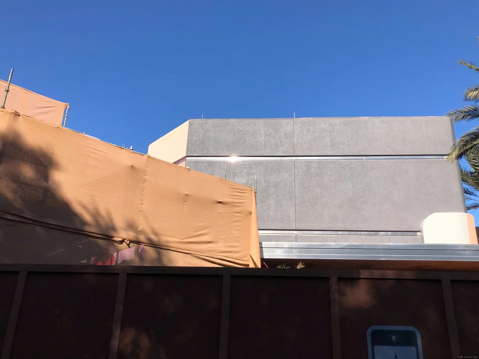 More Gray Paint on Building of Rock n Roller Coaster Starring The Muppets
